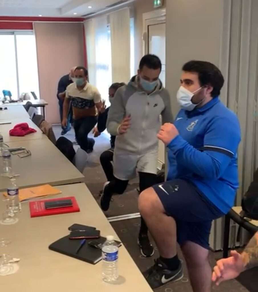 Séance de sport hybride pour les entreprise à Toulouse, combinant présentiel et télétravail